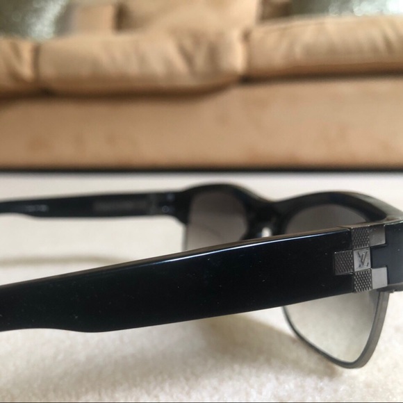 Louis Vuitton sunglasses for men - Picture 3 of 4